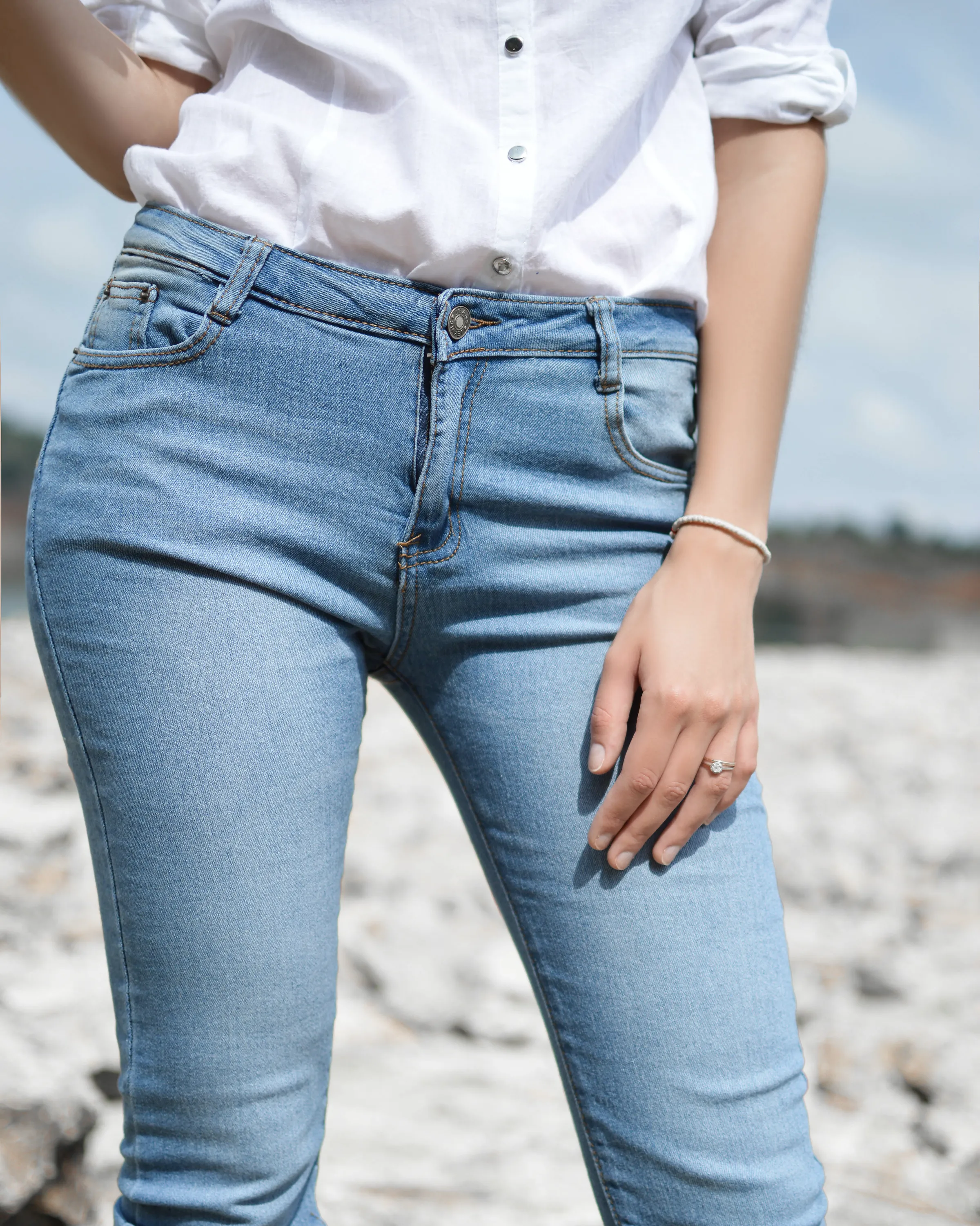 The white Pouta poplin shirt with jeans.